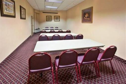фото отеля Holiday Inn Express Macon I-75 & Riverside