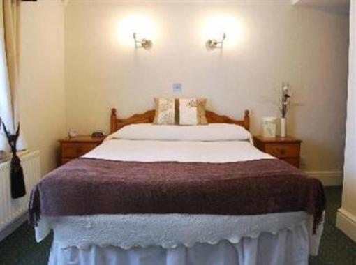 фото отеля Cumberland House Bed and Breakfast Gatwick Horley