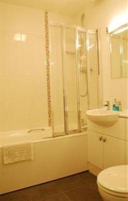 фото отеля Cumberland House Bed and Breakfast Gatwick Horley