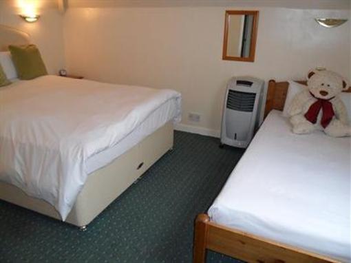 фото отеля Cumberland House Bed and Breakfast Gatwick Horley