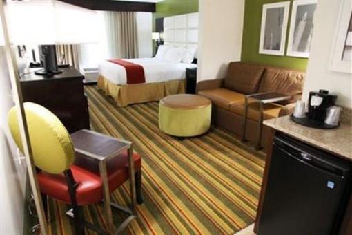 фото отеля Holiday Inn Express & Suites Huntsville-Madison