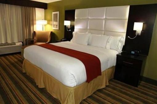фото отеля Holiday Inn Express & Suites Huntsville-Madison