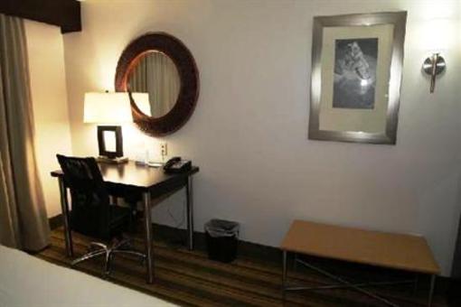 фото отеля Holiday Inn Express & Suites Huntsville-Madison