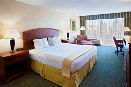 фото отеля Holiday Inn Charlottesville - University Area