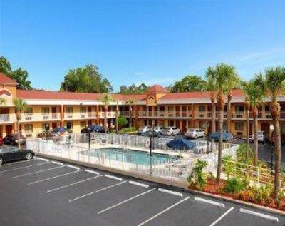 фото отеля Howard Johnson Express Inn & Suites - South Tampa / Airport