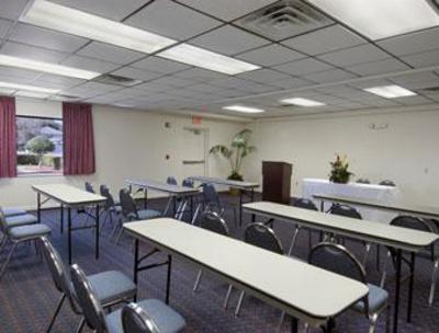 фото отеля Howard Johnson Express Inn & Suites - South Tampa / Airport
