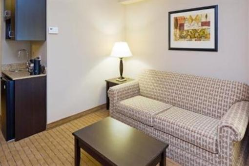 фото отеля Holiday Inn Express & Suites Fort Myers- The Forum