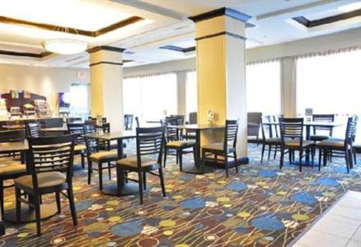 фото отеля Holiday Inn Express & Suites Fort Myers- The Forum