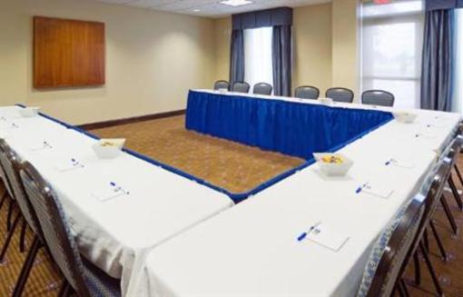 фото отеля Holiday Inn Express & Suites Fort Myers- The Forum
