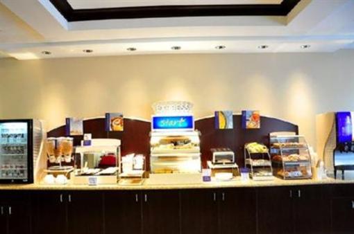 фото отеля Holiday Inn Express & Suites Fort Myers- The Forum