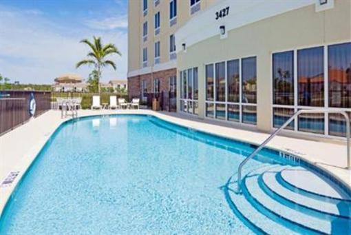 фото отеля Holiday Inn Express & Suites Fort Myers- The Forum