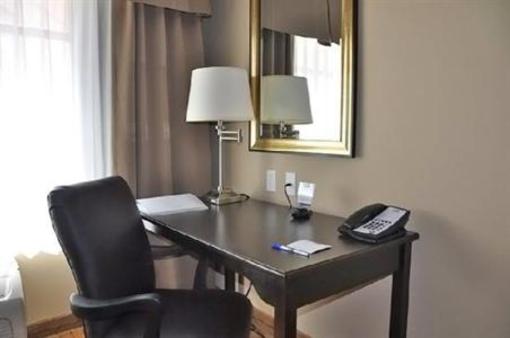 фото отеля Holiday Inn Express & Suites Fort Myers- The Forum