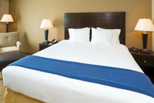 фото отеля Holiday Inn Express & Suites Fort Myers- The Forum
