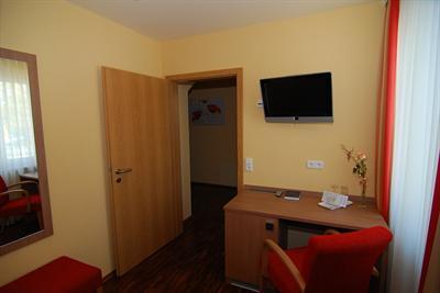 фото отеля Hotel Zur Schmiede