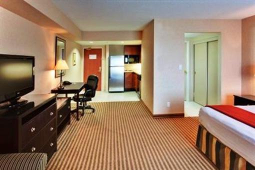 фото отеля Holiday Inn Express Hotel & Suites Newmarket