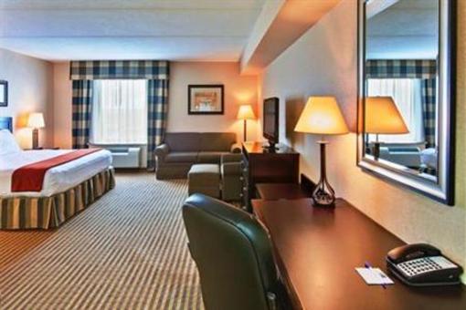 фото отеля Holiday Inn Express Hotel & Suites Newmarket