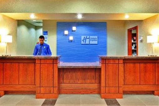 фото отеля Holiday Inn Express Hotel & Suites Newmarket