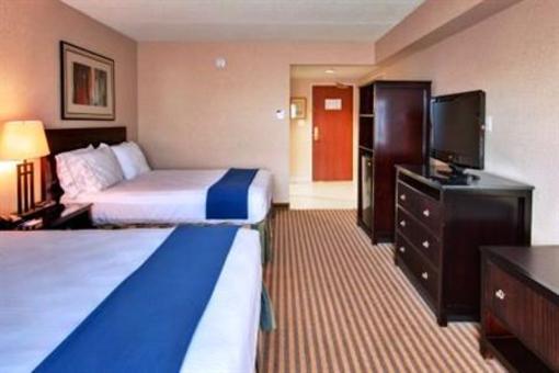 фото отеля Holiday Inn Express Hotel & Suites Newmarket