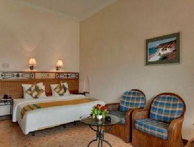 фото отеля Ramada Caravela Beach Resort