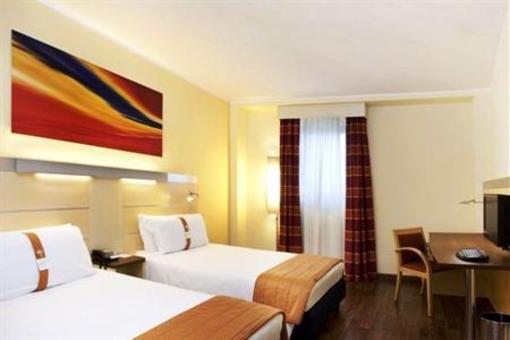 фото отеля Holiday Inn Express Milan-Malpensa Airport
