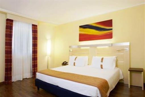 фото отеля Holiday Inn Express Milan-Malpensa Airport