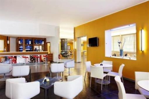 фото отеля Holiday Inn Express Milan-Malpensa Airport