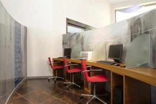 фото отеля Holiday Inn Express Milan-Malpensa Airport