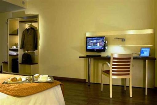 фото отеля Holiday Inn Express Milan-Malpensa Airport