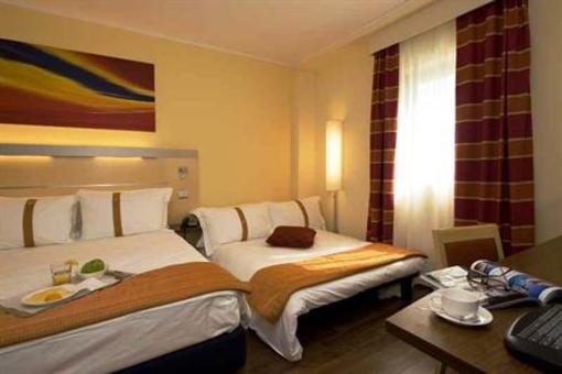 фото отеля Holiday Inn Express Milan-Malpensa Airport