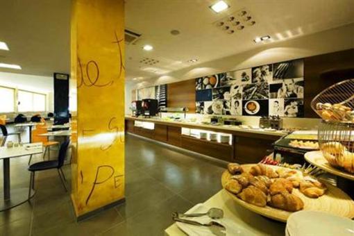 фото отеля Holiday Inn Express Milan-Malpensa Airport