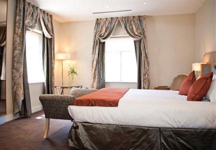 фото отеля Best Western Frensham Pond Hotel Farnham