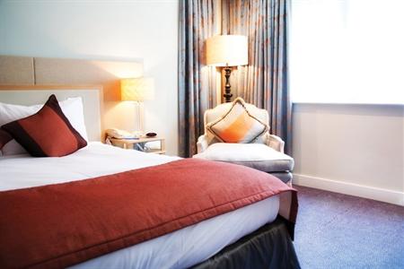 фото отеля Best Western Frensham Pond Hotel Farnham