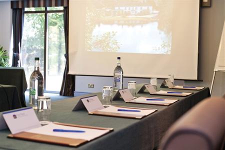 фото отеля Best Western Frensham Pond Hotel Farnham
