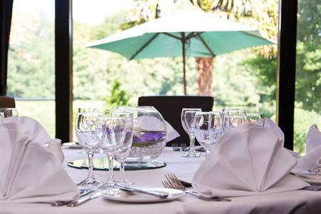 фото отеля Best Western Frensham Pond Hotel Farnham