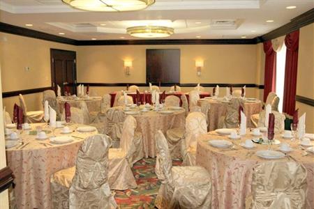 фото отеля Hampton Inn & Suites Toronto Airport