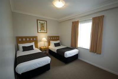фото отеля Mounts Bay Waters Apartment Hotel