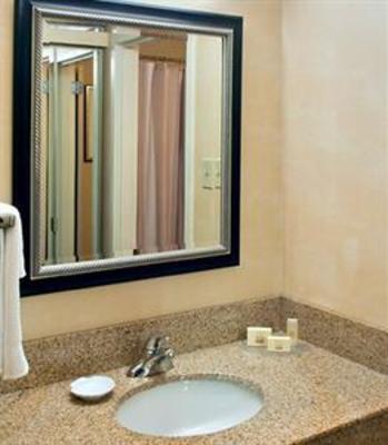 фото отеля Courtyard by Marriott Lincroft Red Bank