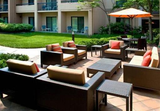 фото отеля Courtyard by Marriott Lincroft Red Bank