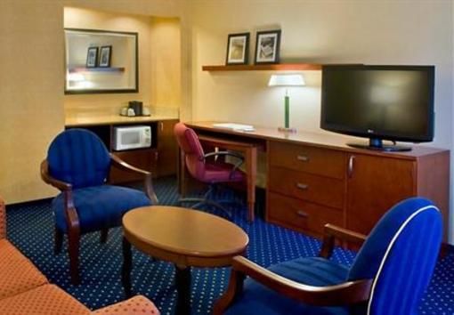 фото отеля Courtyard by Marriott Lincroft Red Bank