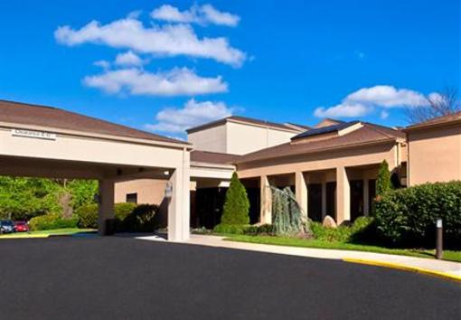 фото отеля Courtyard by Marriott Lincroft Red Bank