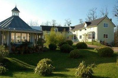 фото отеля Etiolles Country Club