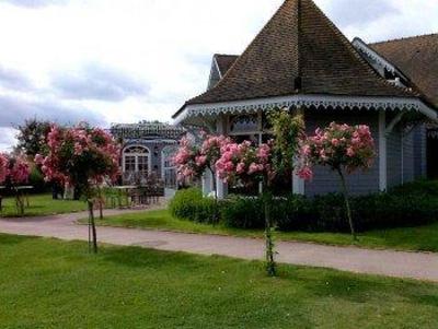 фото отеля Etiolles Country Club
