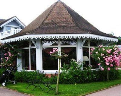 фото отеля Etiolles Country Club