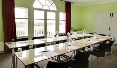 фото отеля Etiolles Country Club