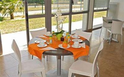 фото отеля Park & Suites Confort