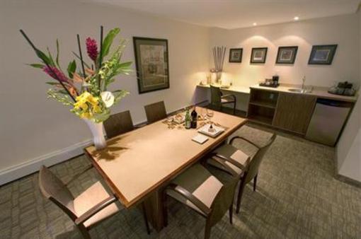 фото отеля International Hotel Suites Calgary