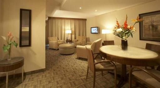 фото отеля International Hotel Suites Calgary