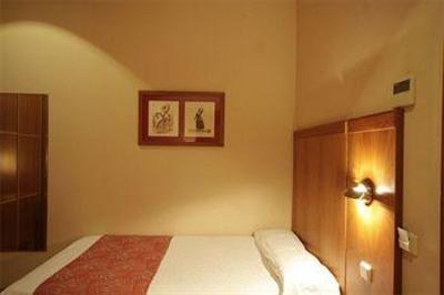 фото отеля Hotel Ateneo Puerta del Sol