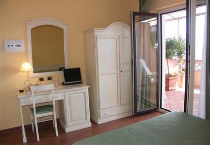 фото отеля Mendolia Beach Hotel