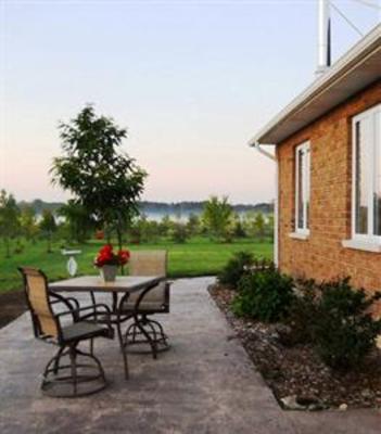 фото отеля Wenzler's Landing B&B